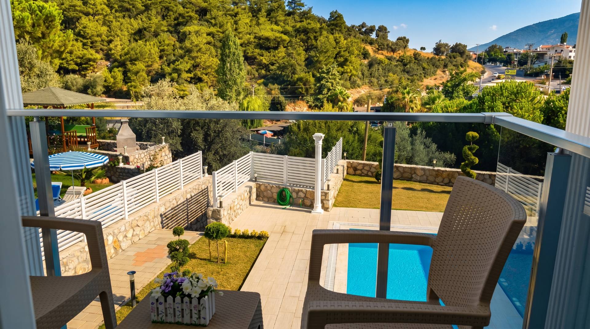 Fethiye Ölüdeniz'de Elverişli Konumda, Özel Havuzlu, Modern Villa