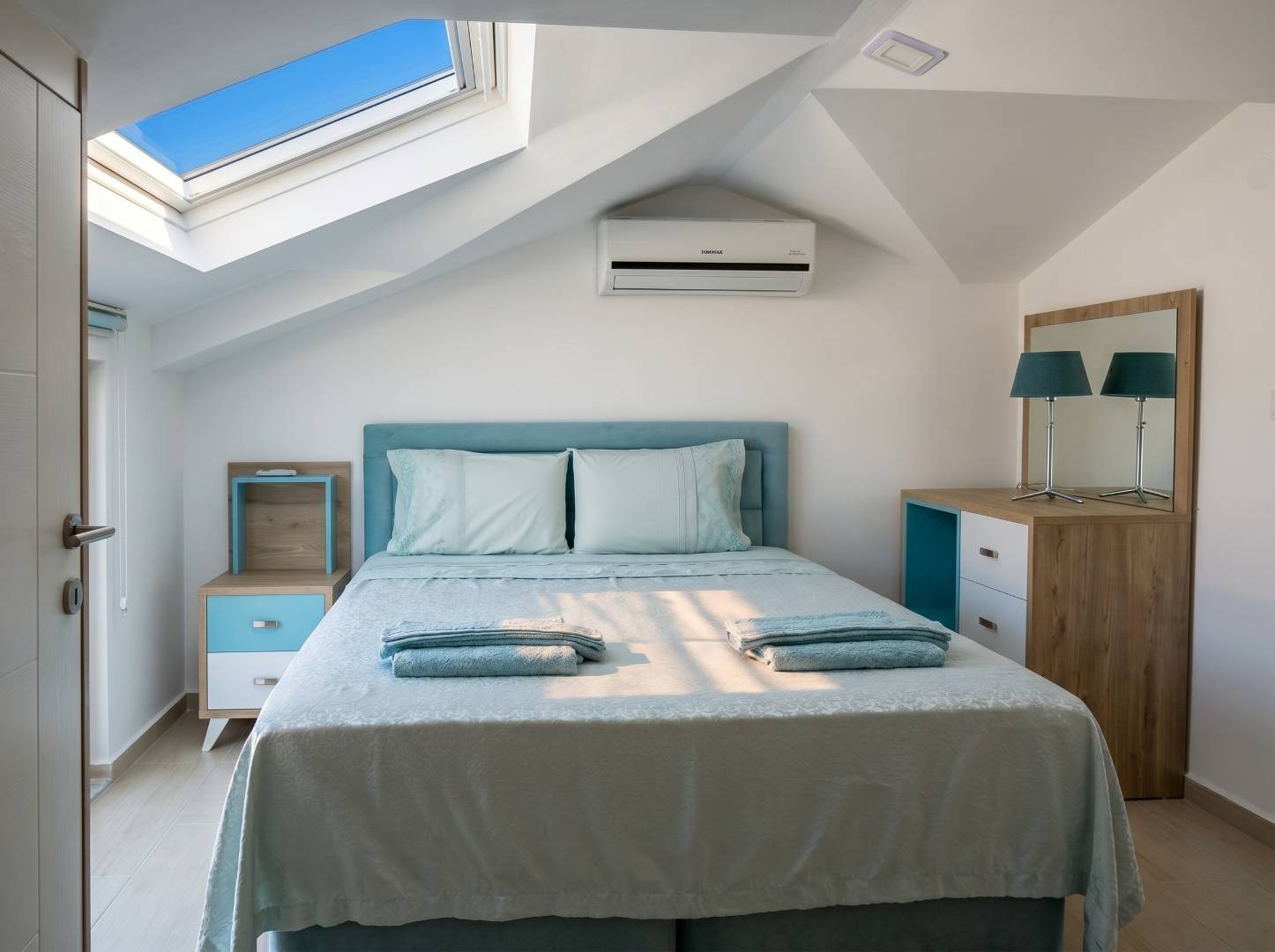 Fethiye Ölüdeniz'de Elverişli Konumda, Özel Havuzlu, Modern Villa