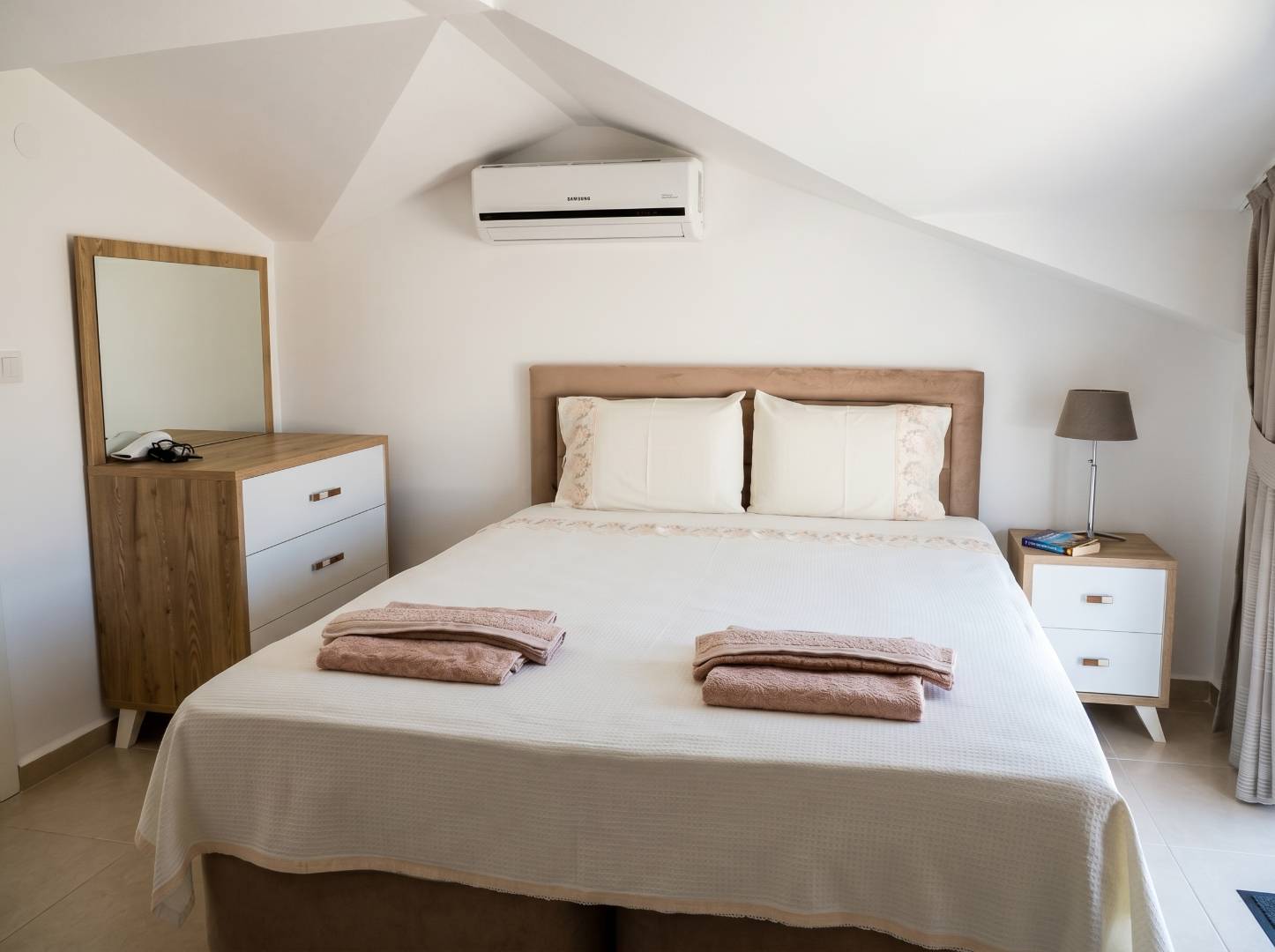 Fethiye Ölüdeniz'de Elverişli Konumda, Özel Havuzlu, Modern Villa