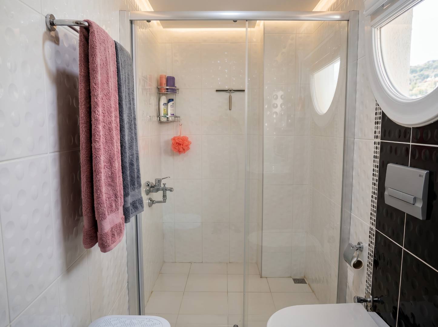Fethiye Ölüdeniz'de Elverişli Konumda, Özel Havuzlu, Modern Villa