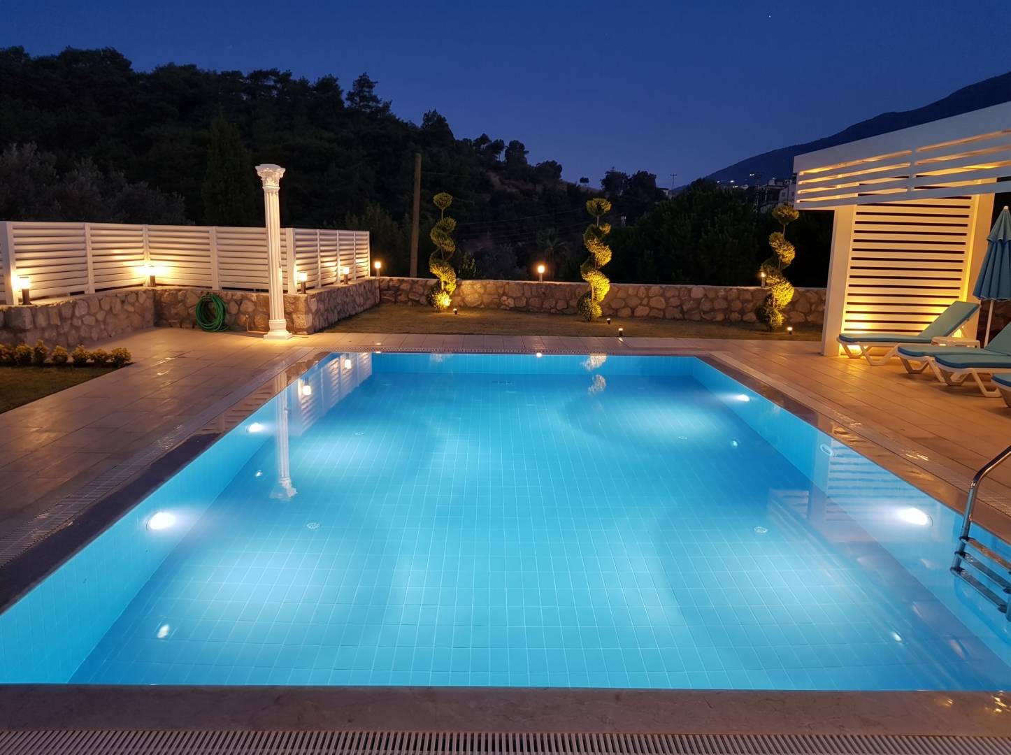 Fethiye Ölüdeniz'de Elverişli Konumda, Özel Havuzlu, Modern Villa