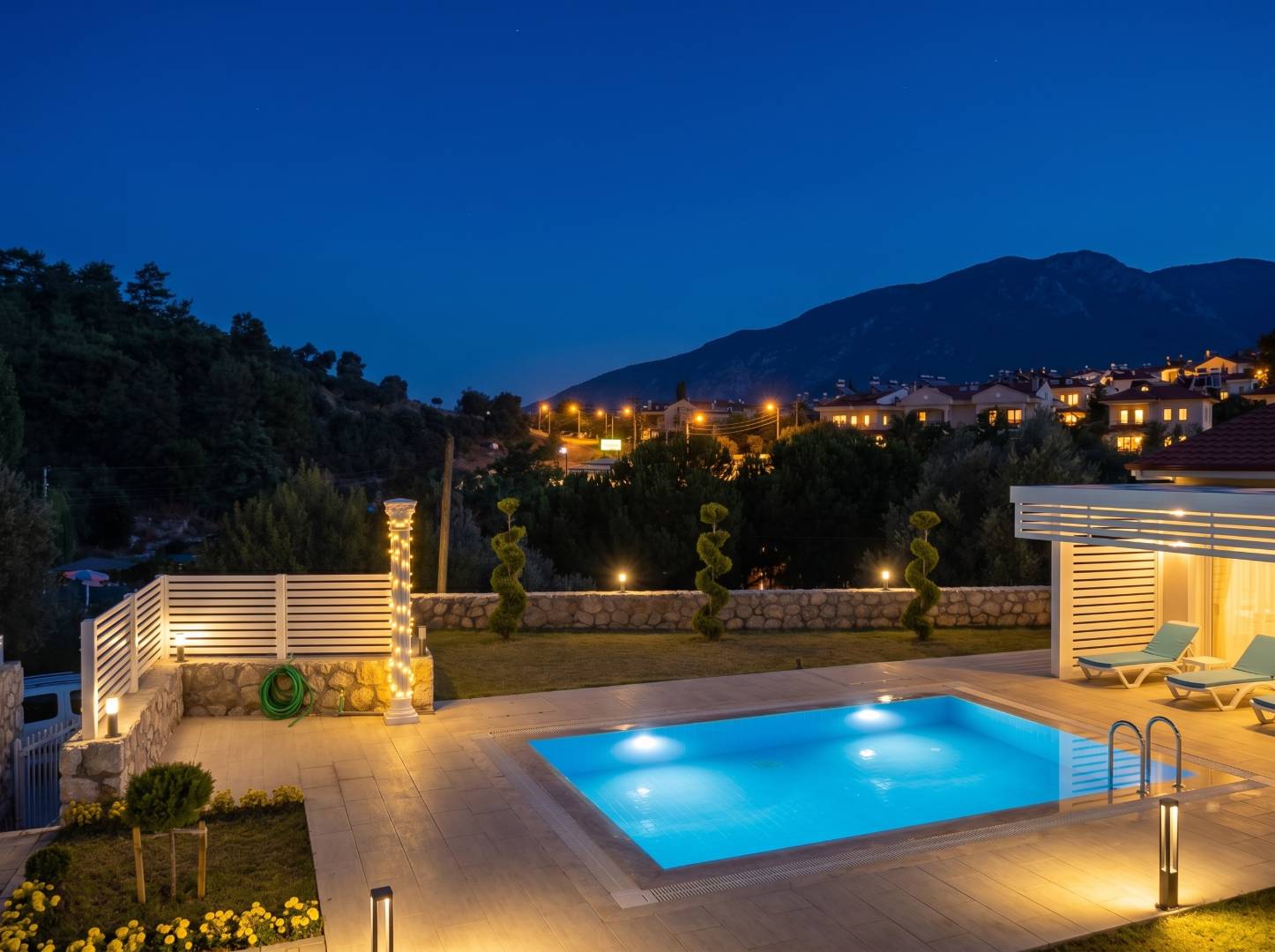 Fethiye Ölüdeniz'de Elverişli Konumda, Özel Havuzlu, Modern Villa