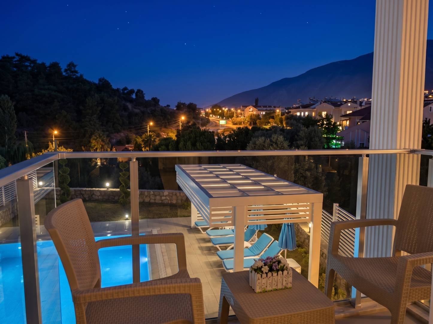 Fethiye Ölüdeniz'de Elverişli Konumda, Özel Havuzlu, Modern Villa