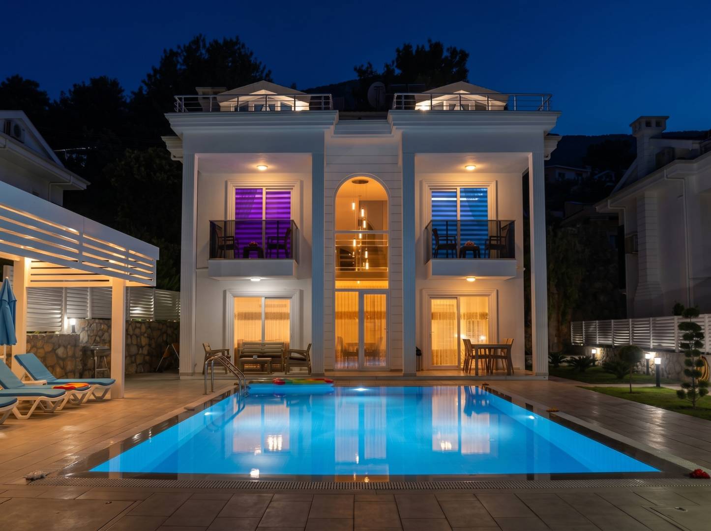 Fethiye Ölüdeniz'de Elverişli Konumda, Özel Havuzlu, Modern Villa