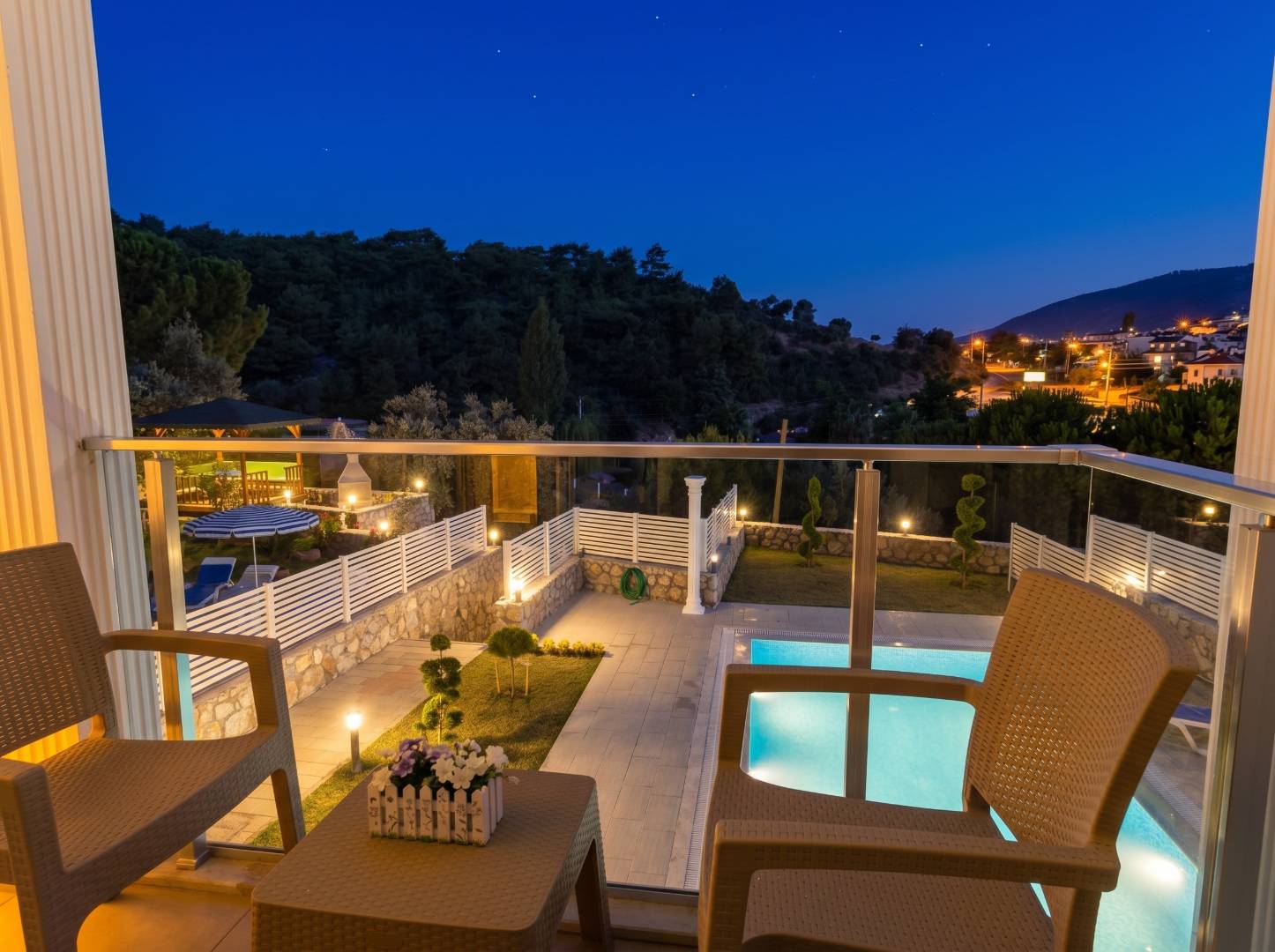Fethiye Ölüdeniz'de Elverişli Konumda, Özel Havuzlu, Modern Villa