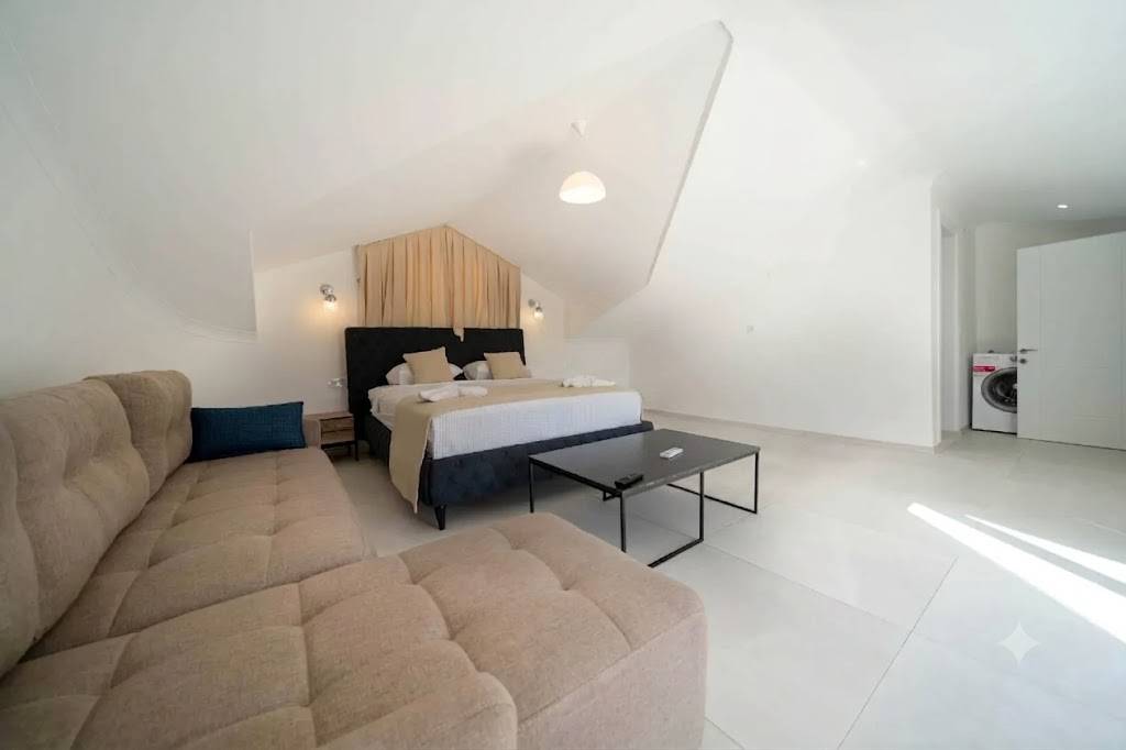 Fethiye Ölüdeniz'de Geniş Ailelere Uygun, Özel Havuzlu, Modern Villa