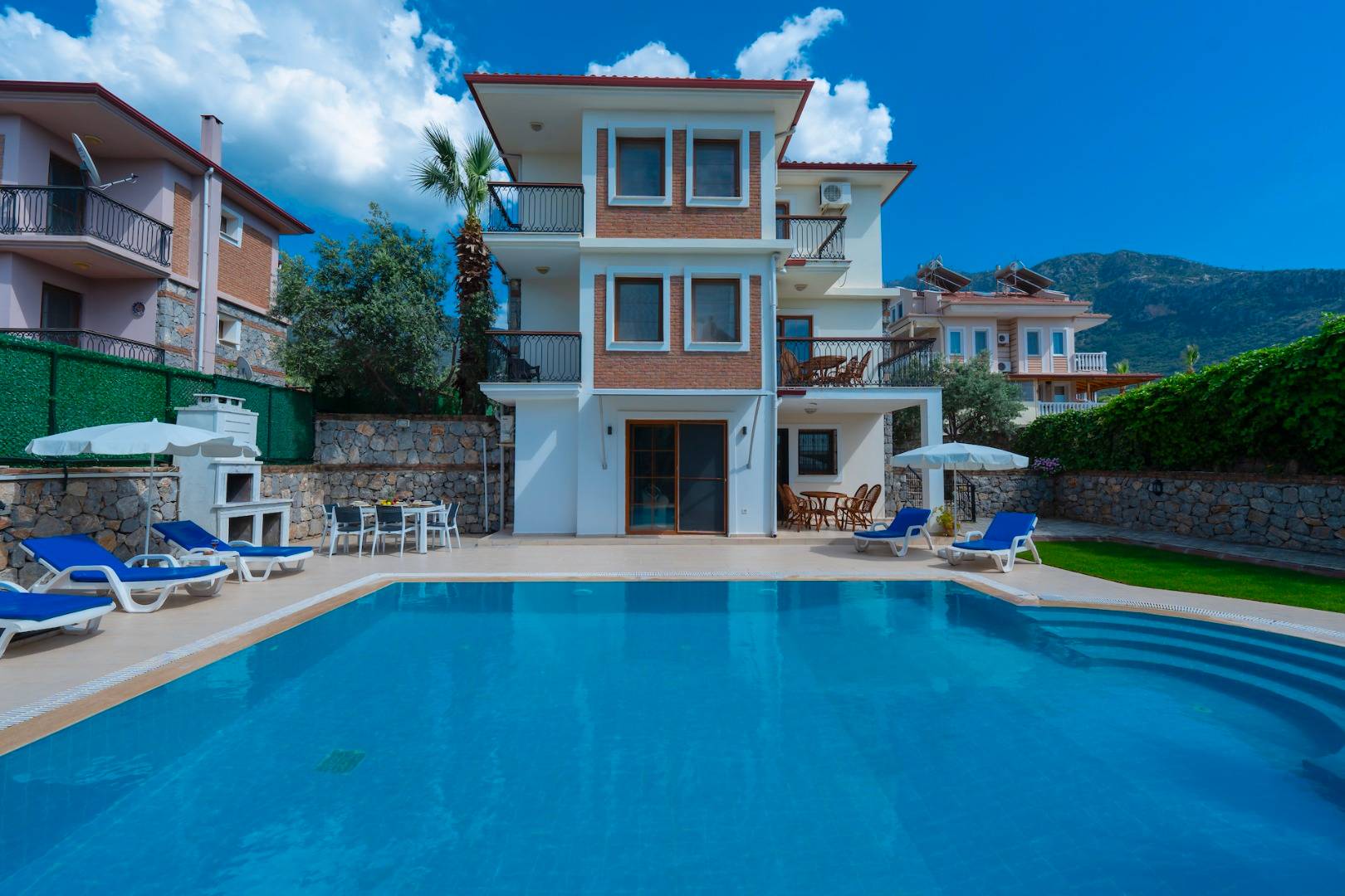 Fethiye Ölüdeniz'de Geniş Alanlara Sahip, Özel Havuzlu, Kiralık Villa 45815 — 3