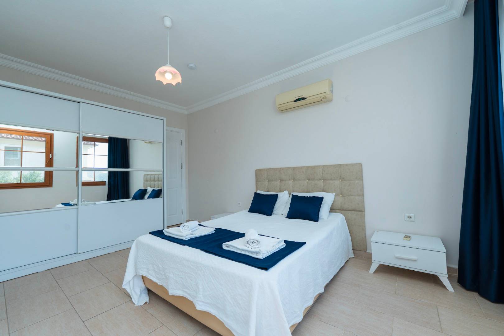 Fethiye Ölüdeniz'de Geniş Alanlara Sahip, Özel Havuzlu, Kiralık Villa 