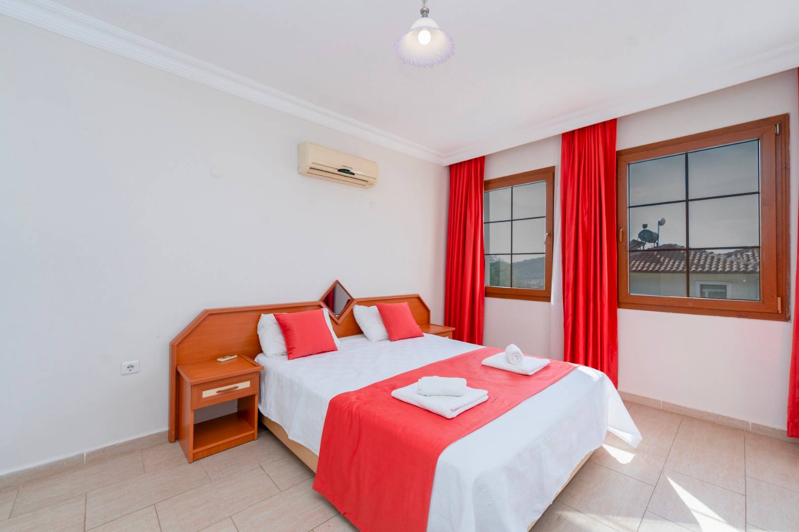 Fethiye Ölüdeniz'de Geniş Alanlara Sahip, Özel Havuzlu, Kiralık Villa 