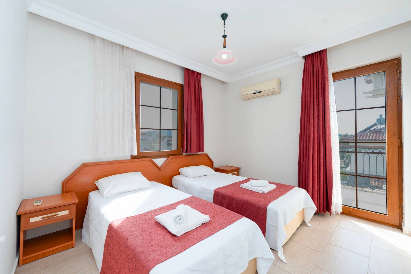 Fethiye Ölüdeniz'de Geniş Alanlara Sahip, Özel Havuzlu, Kiralık Villa 