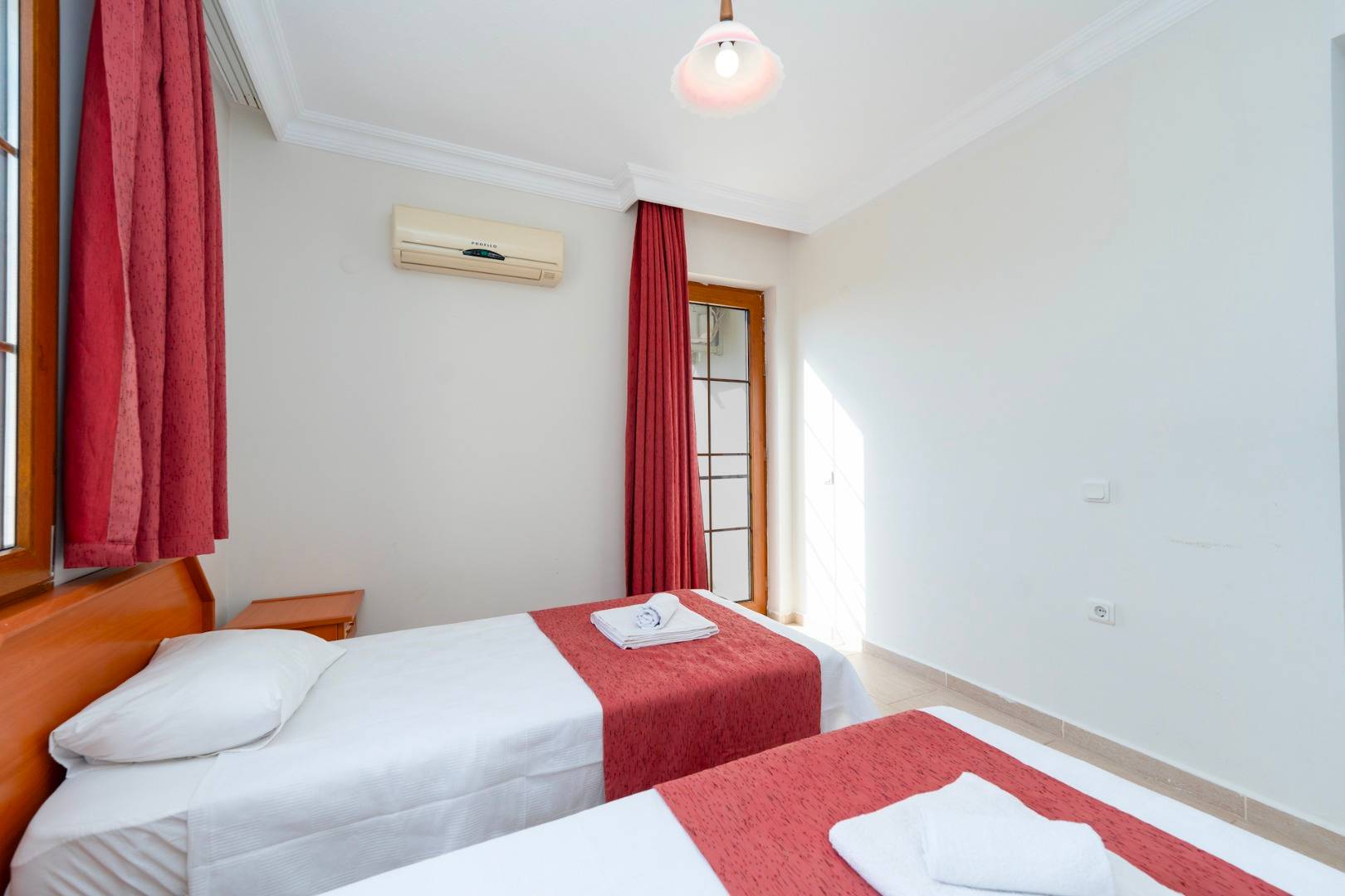 Fethiye Ölüdeniz'de Geniş Alanlara Sahip, Özel Havuzlu, Kiralık Villa 