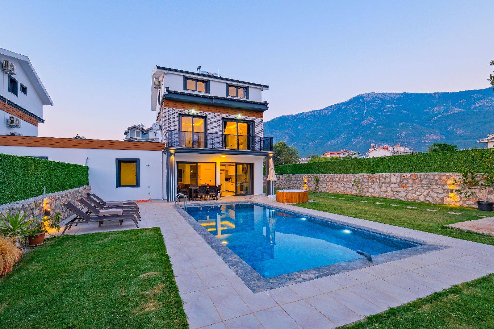 Fethiye Ölüdeniz'de Merkezi Konumda, Özel Havuzlu, Jakuzili Villa 45779 - 3