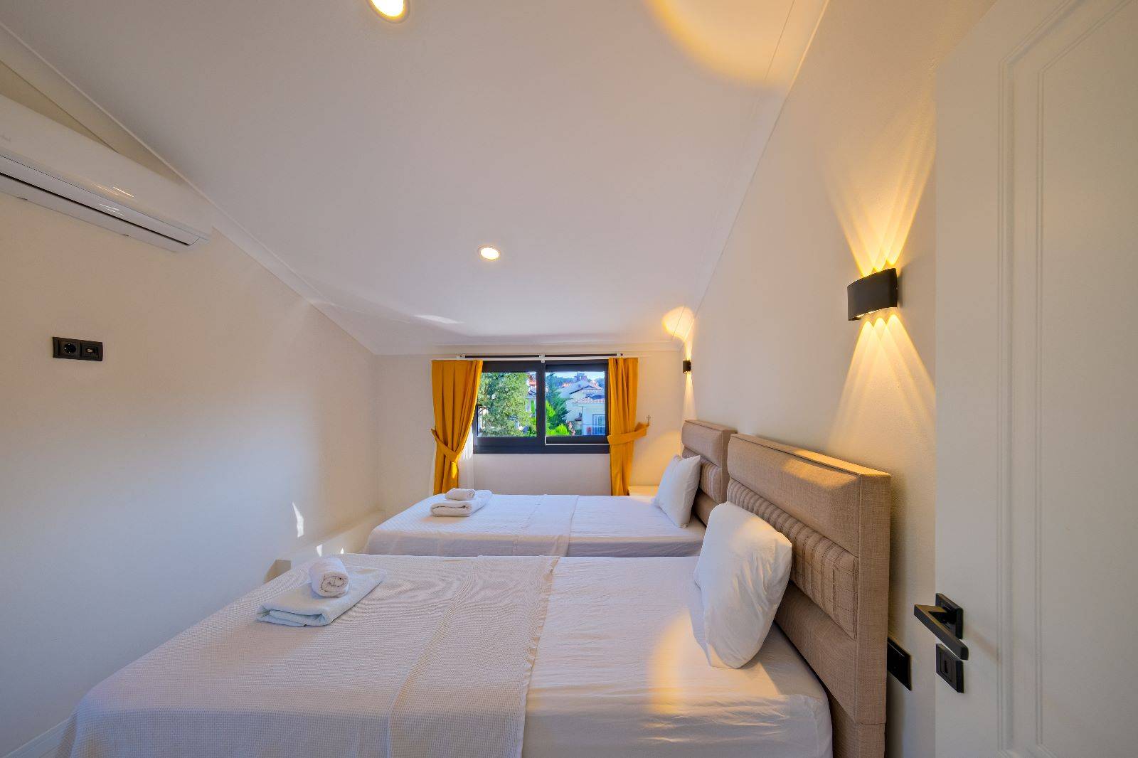 Fethiye Ölüdeniz'de Merkezi Konumda, Özel Havuzlu, Jakuzili Villa