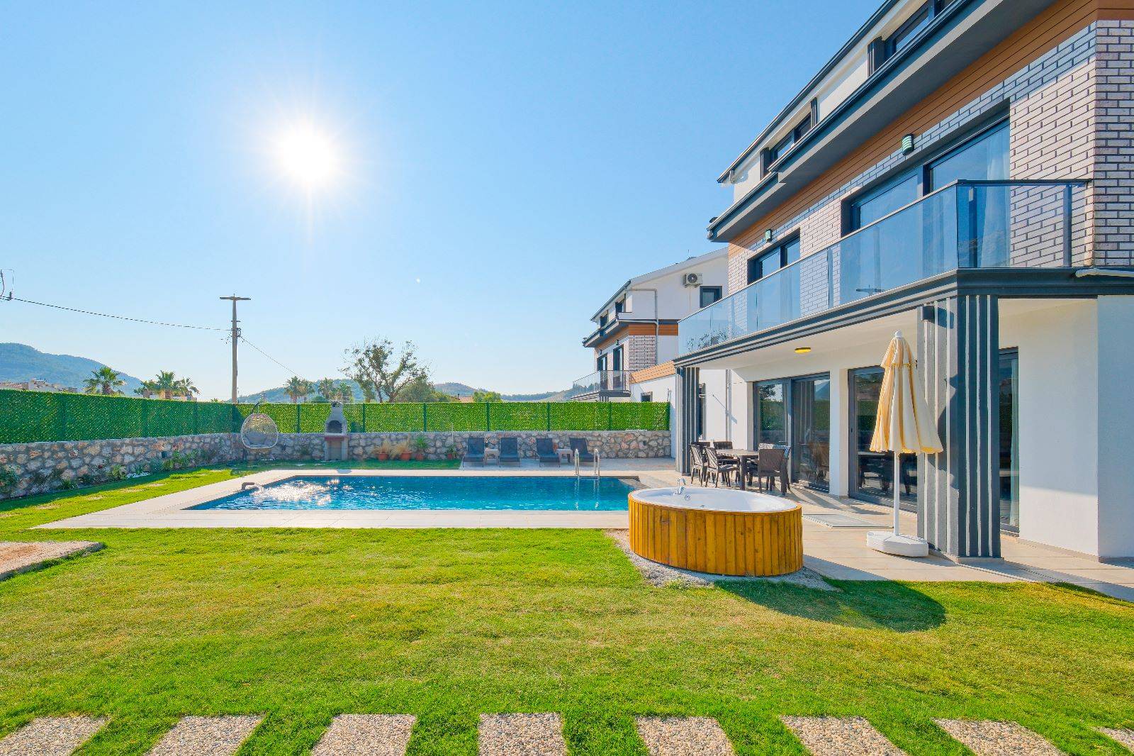 Fethiye Ölüdeniz'de Merkezi Konumda, Özel Havuzlu, Jakuzili Villa