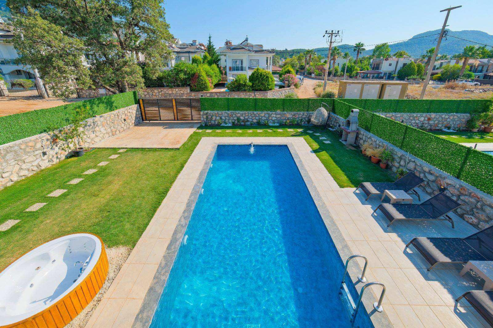 Fethiye Ölüdeniz'de Merkezi Konumda, Özel Havuzlu, Jakuzili Villa