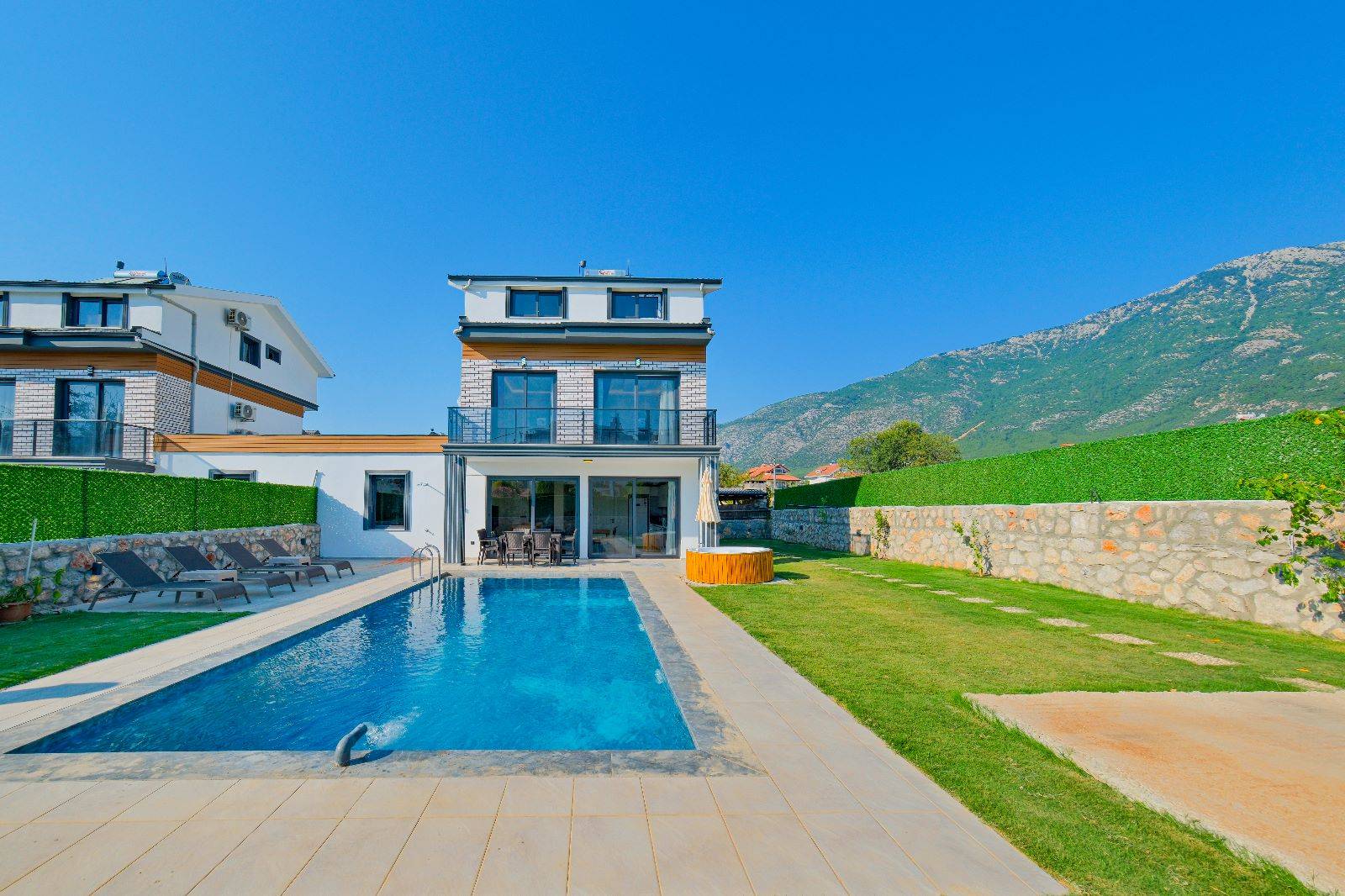 Fethiye Ölüdeniz'de Merkezi Konumda, Özel Havuzlu, Jakuzili Villa