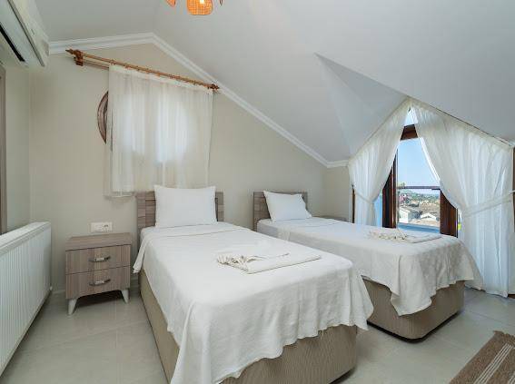 Fethiye Ölüdeniz'de Yemyeşil Bahçeli, Özel Havuzlu, Merkezi Villa