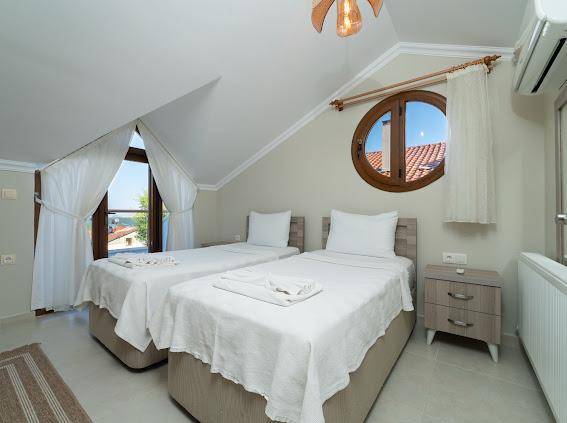 Fethiye Ölüdeniz'de Yemyeşil Bahçeli, Özel Havuzlu, Merkezi Villa