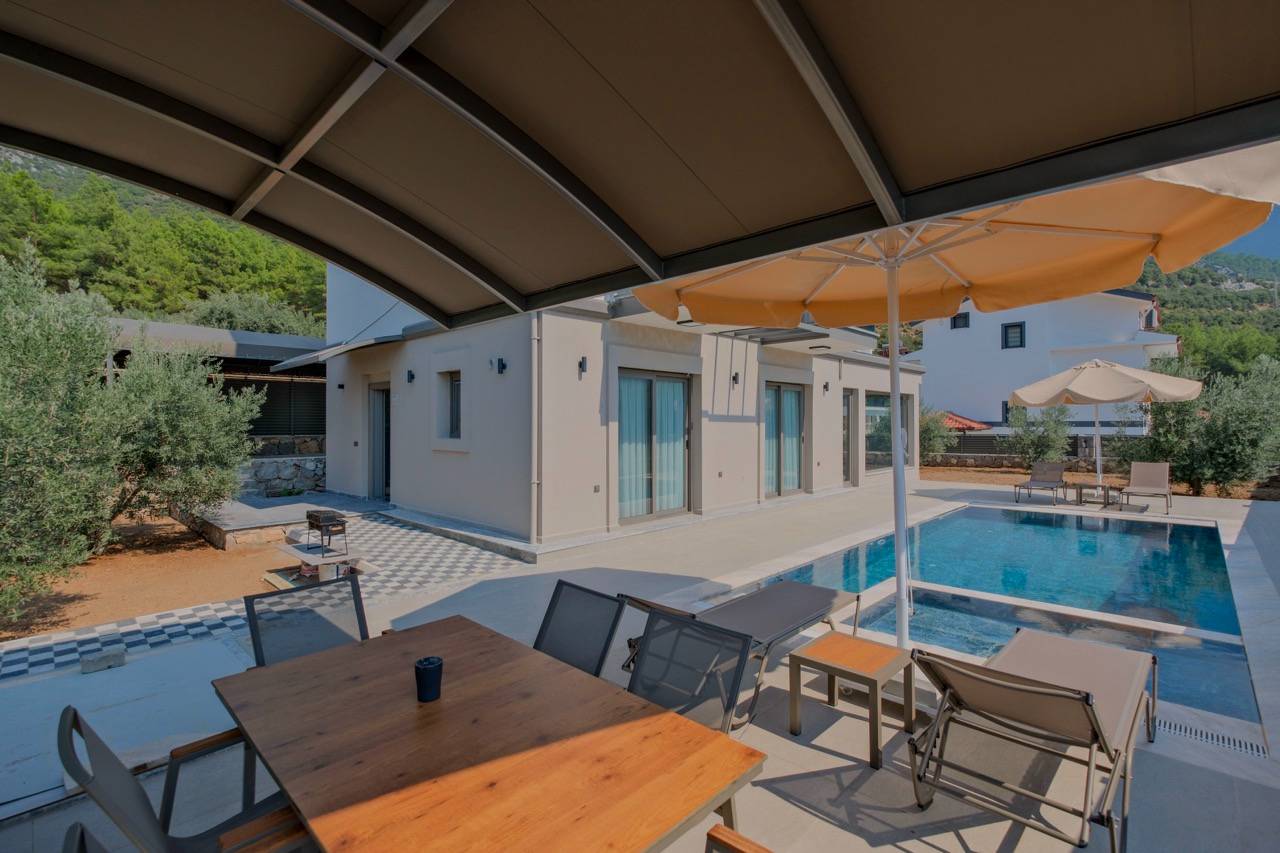 Fethiye Ölüdeniz'de Merkezi Konumda, Özel Havuzlu, Konforlu Villa