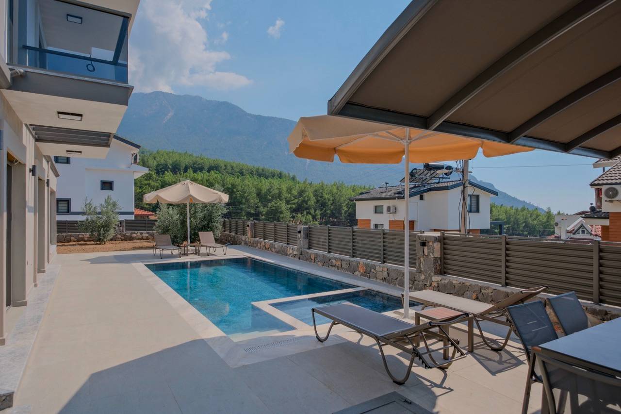 Fethiye Ölüdeniz'de Merkezi Konumda, Özel Havuzlu, Konforlu Villa