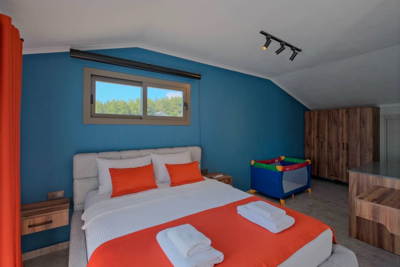 Fethiye Ölüdeniz'de Merkezi Konumda, Özel Havuzlu, Konforlu Villa