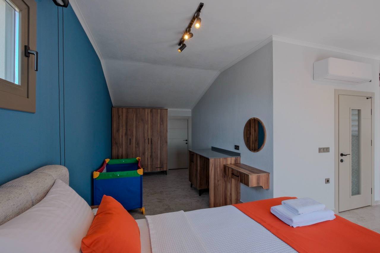 Fethiye Ölüdeniz'de Merkezi Konumda, Özel Havuzlu, Konforlu Villa