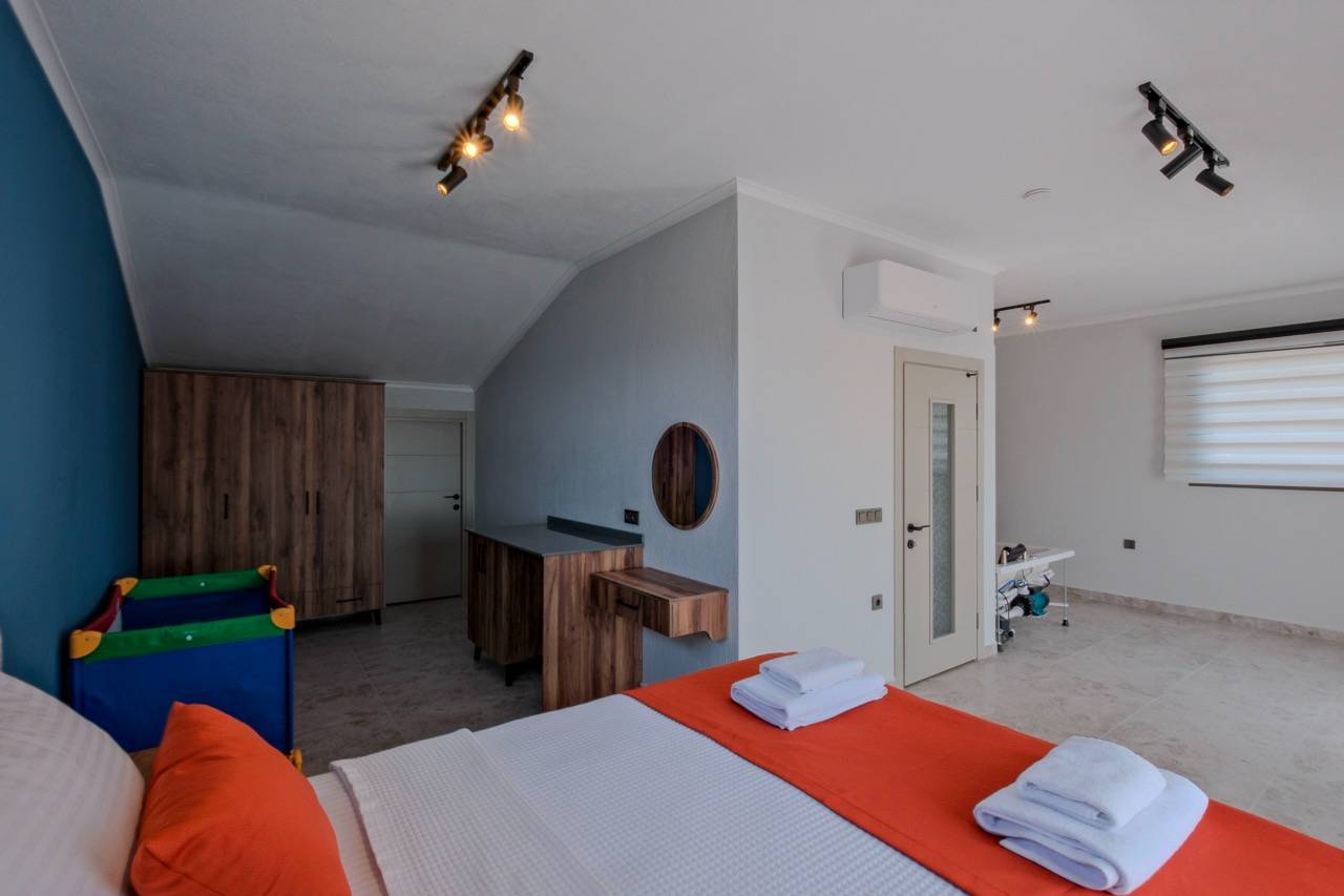 Fethiye Ölüdeniz'de Merkezi Konumda, Özel Havuzlu, Konforlu Villa