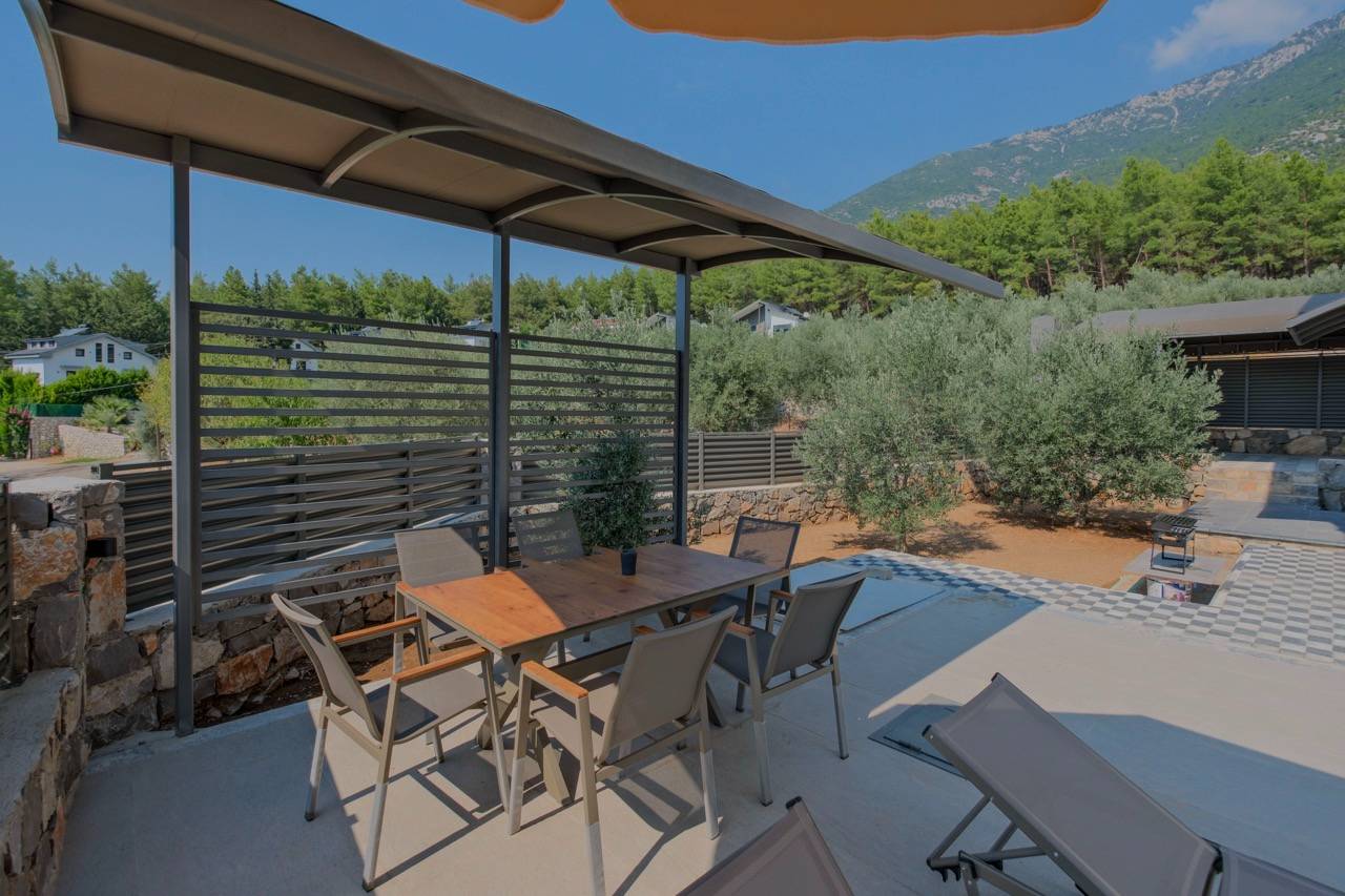Fethiye Ölüdeniz'de Merkezi Konumda, Özel Havuzlu, Konforlu Villa