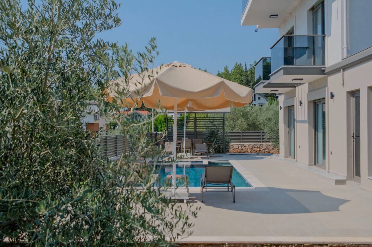 Fethiye Ölüdeniz'de Merkezi Konumda, Özel Havuzlu, Konforlu Villa