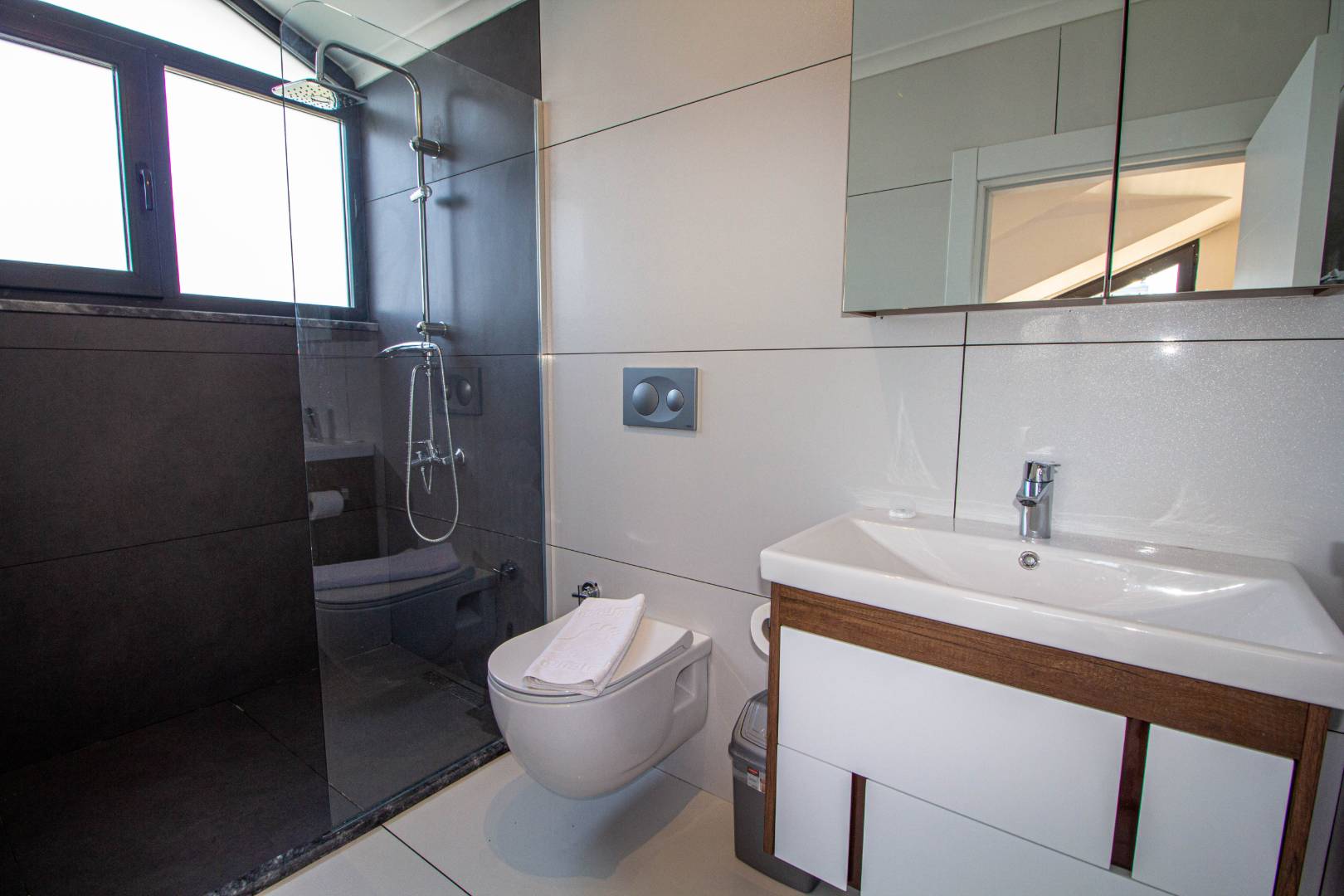 Fethiye Ölüdeniz'de Modern Tasarımlı, Özel Havuzlu, 8 Kişilik Villa