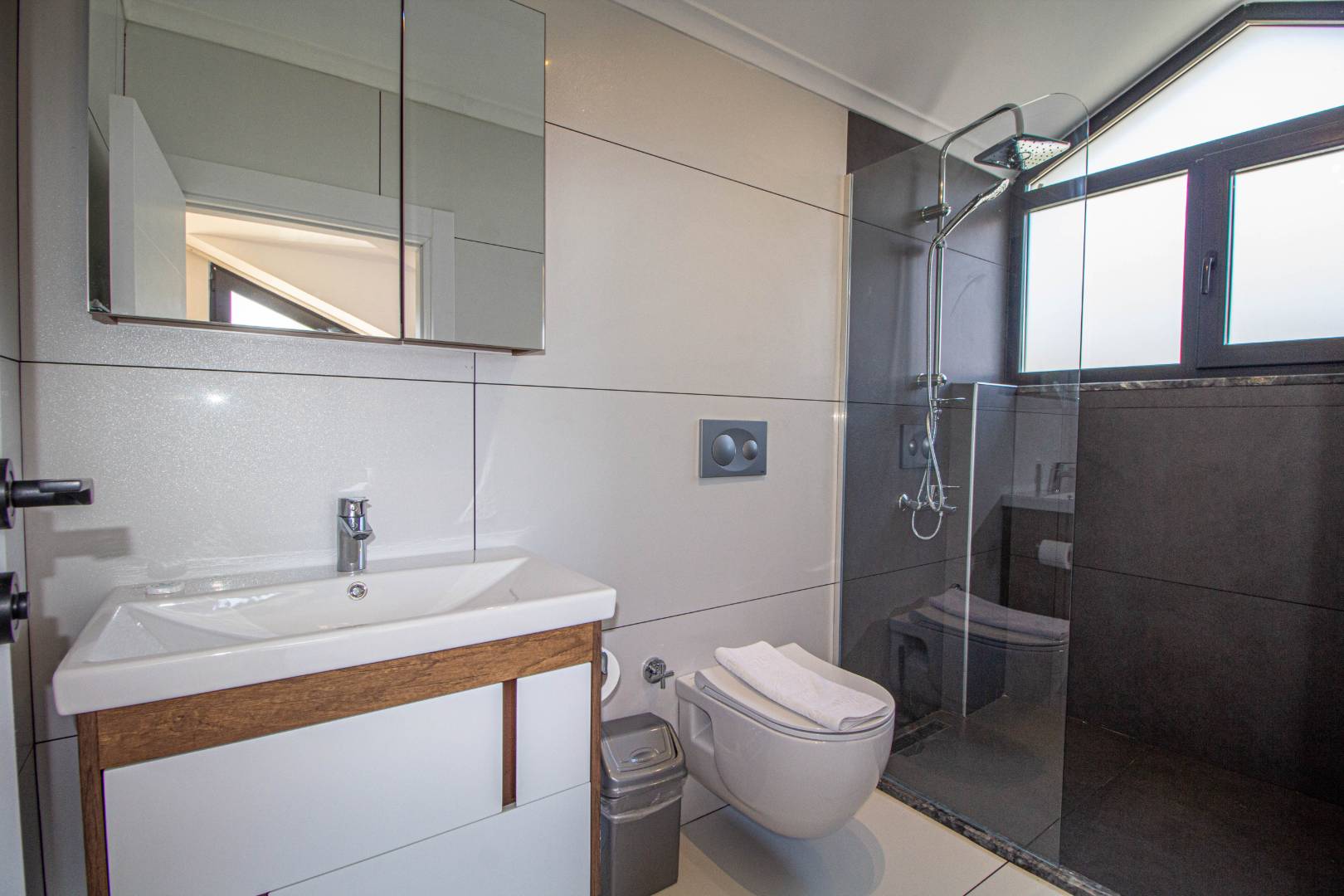 Fethiye Ölüdeniz'de Modern Tasarımlı, Özel Havuzlu, 8 Kişilik Villa