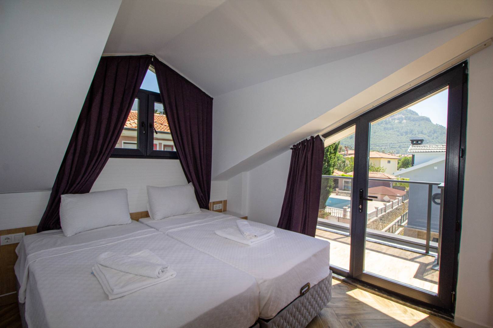 Fethiye Ölüdeniz'de Modern Tasarımlı, Özel Havuzlu, 8 Kişilik Villa