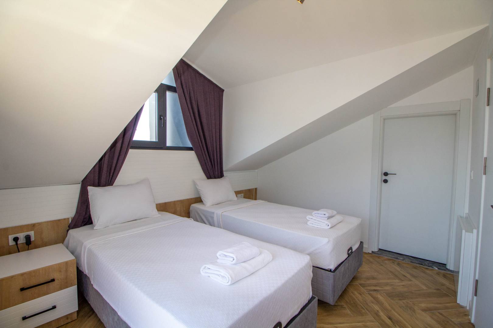 Fethiye Ölüdeniz'de Modern Tasarımlı, Özel Havuzlu, 8 Kişilik Villa