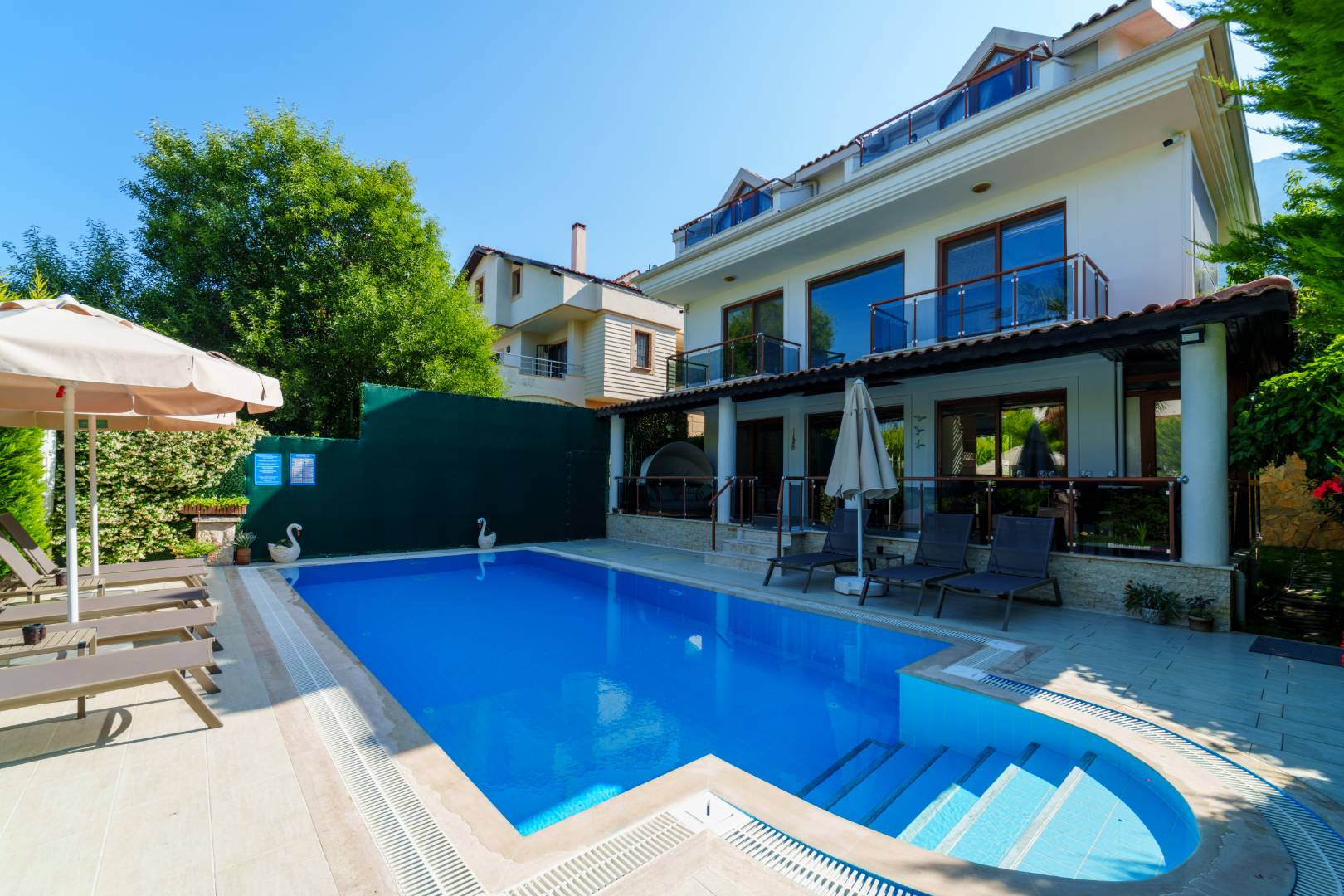 Fethiye Ölüdeniz'de Yemyeşil Bahçeli, Özel Havuzlu, Merkezi Villa 45995 — 2