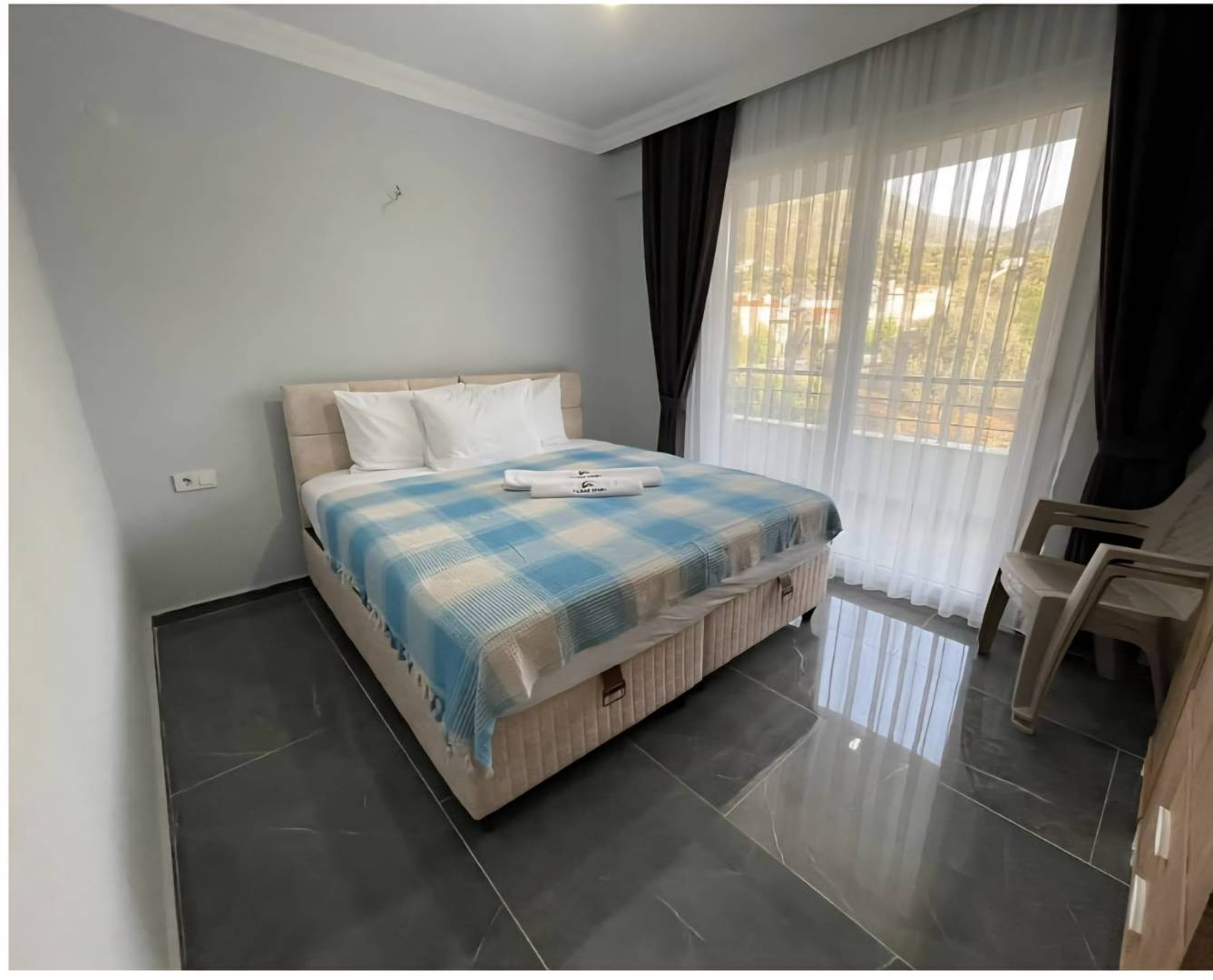 Fethiye Patlangıç'ta Merkezi Konumlu, Konforlu Tasarımlı, 1+1 Ev