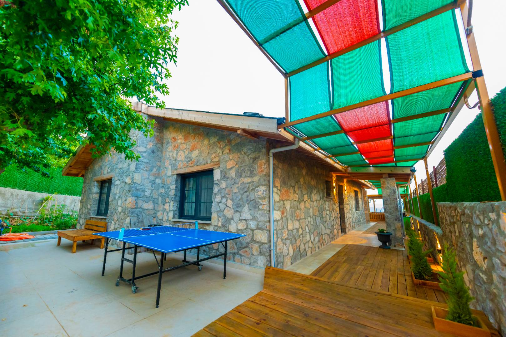 Seydikemer Yakaköy'de Nezih Konumda, Isıtmalı Havuzlu, Saunalı Villa