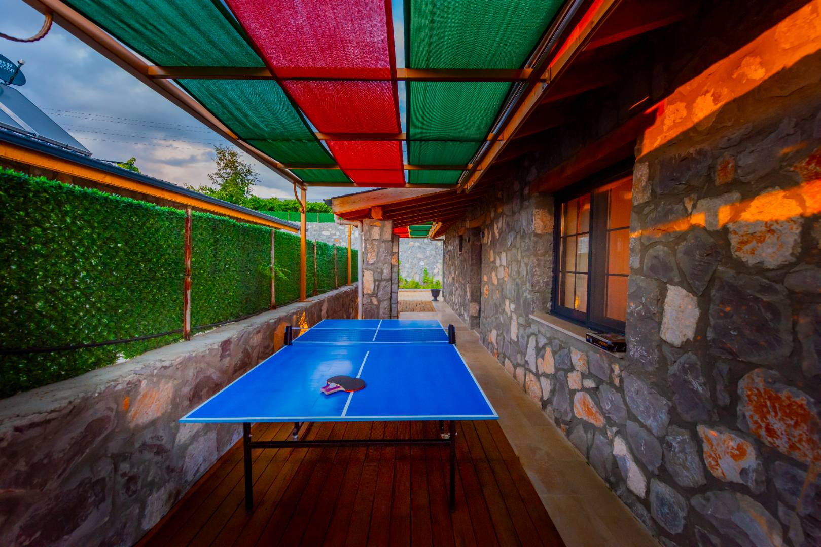 Seydikemer Yakaköy'de Modern Tasarımlı, Özel Havuzlu, Jakuzili Villa