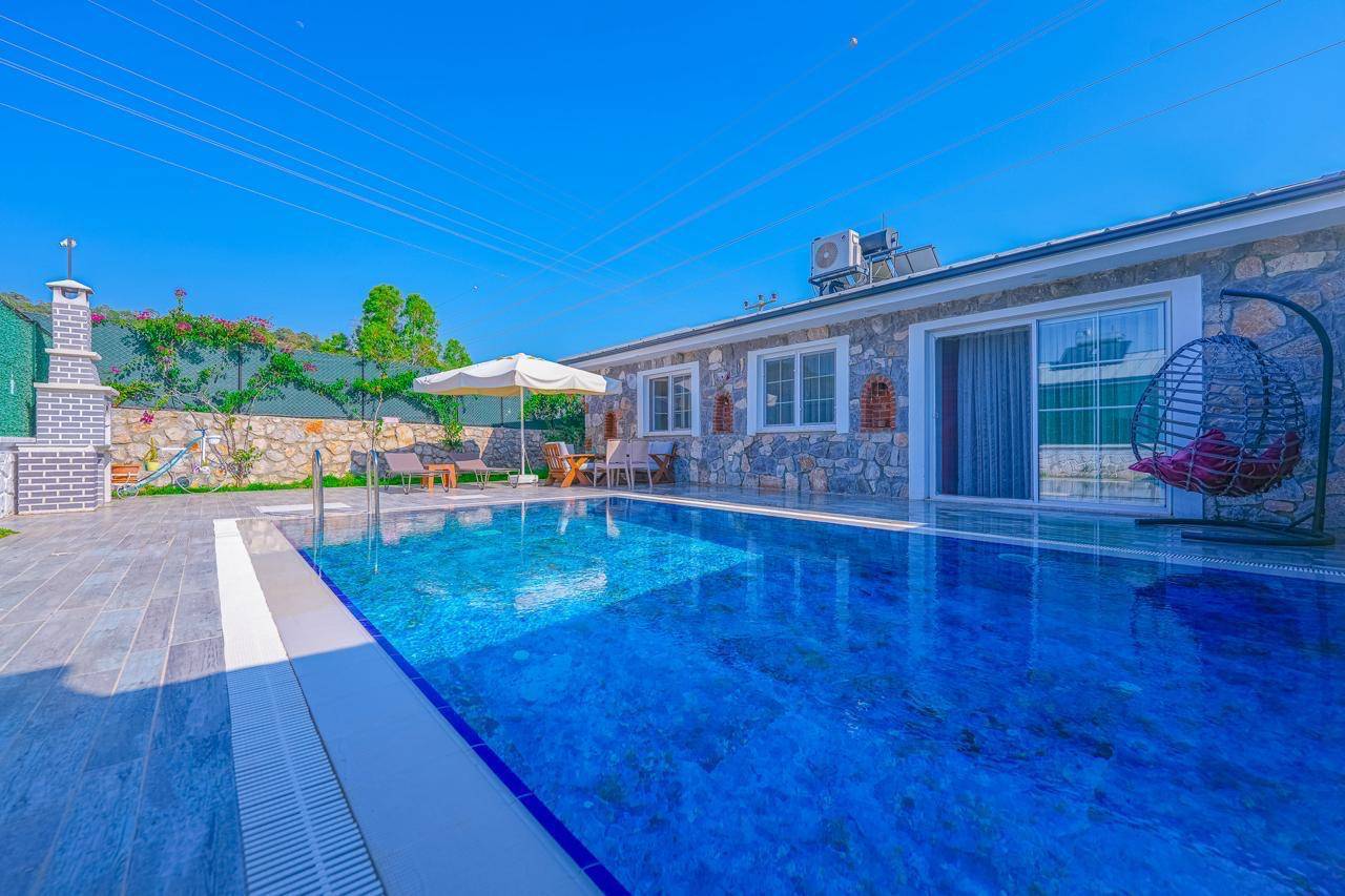 Fethiye Yanıklar'da Geniş Ailelere Uygun, Özel Havuzlu, Modern Villa