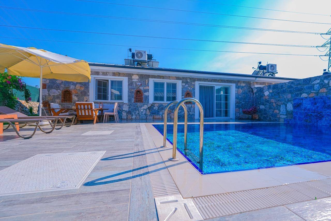 Fethiye Yanıklar'da Geniş Ailelere Uygun, Özel Havuzlu, Modern Villa