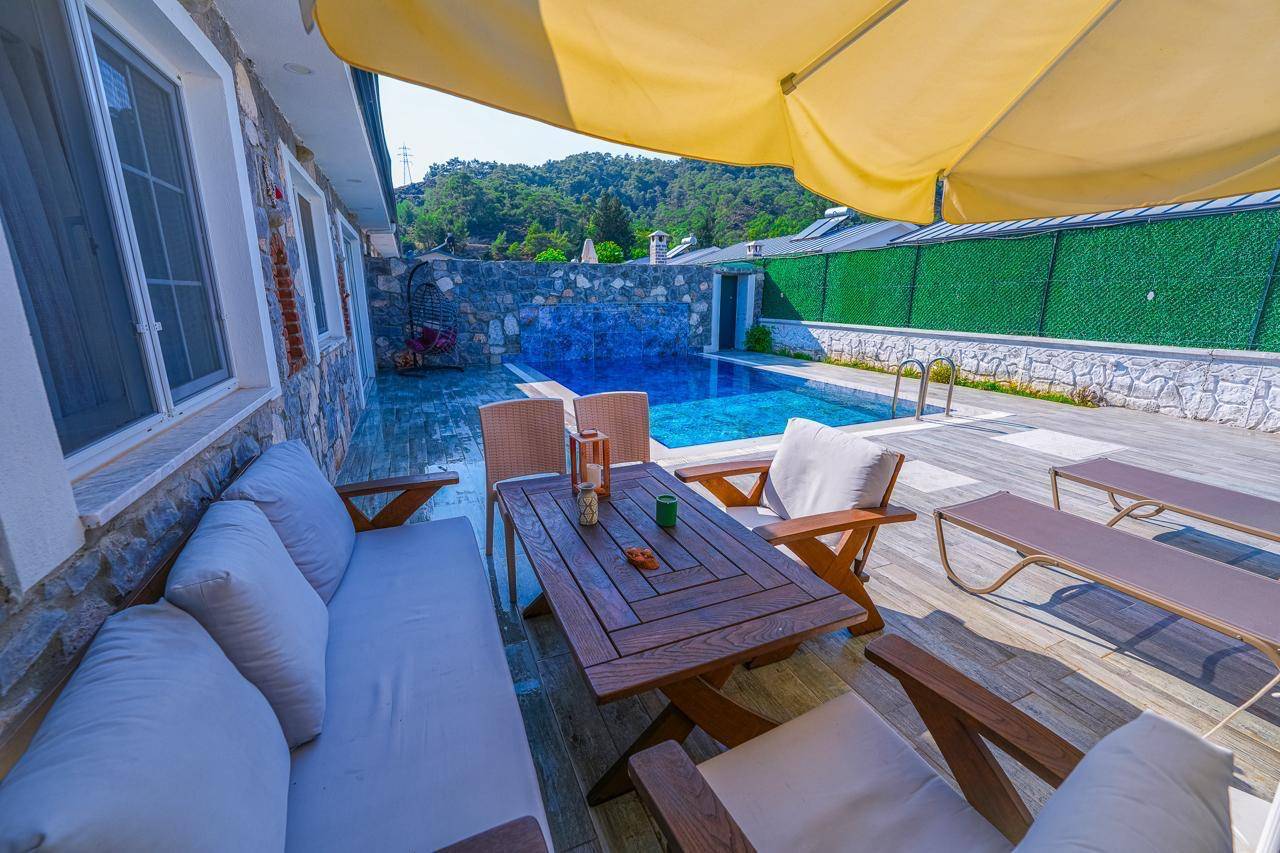Fethiye Yanıklar'da Geniş Ailelere Uygun, Özel Havuzlu, Modern Villa