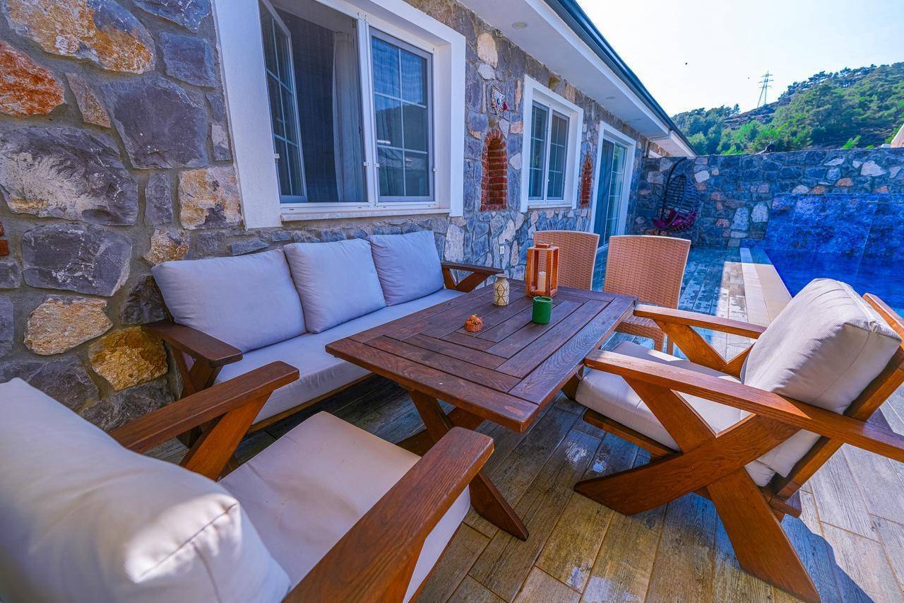 Fethiye Yanıklar'da Geniş Ailelere Uygun, Özel Havuzlu, Modern Villa
