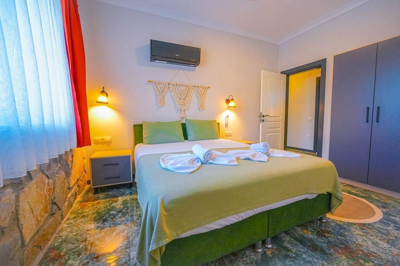 Fethiye Yanıklar'da Geniş Ailelere Uygun, Özel Havuzlu, Modern Villa