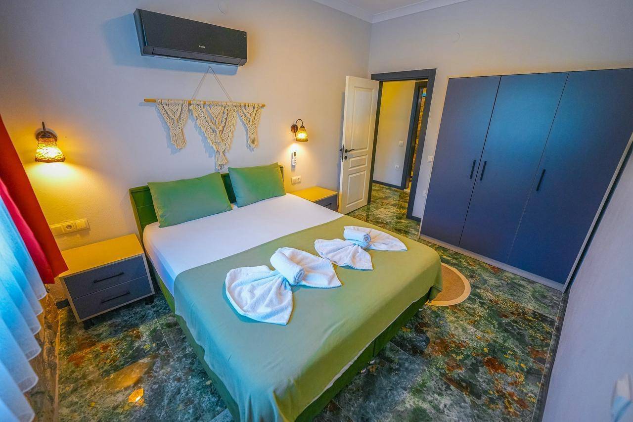 Fethiye Yanıklar'da Geniş Ailelere Uygun, Özel Havuzlu, Modern Villa