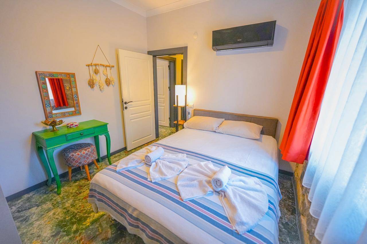 Fethiye Yanıklar'da Geniş Ailelere Uygun, Özel Havuzlu, Modern Villa
