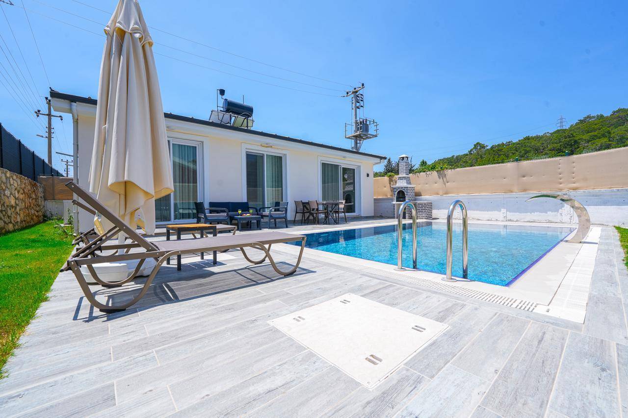 Fethiye Yanıklar'da Tesis İçerisinde, Kahvaltı Dahil, Konforlu Villa