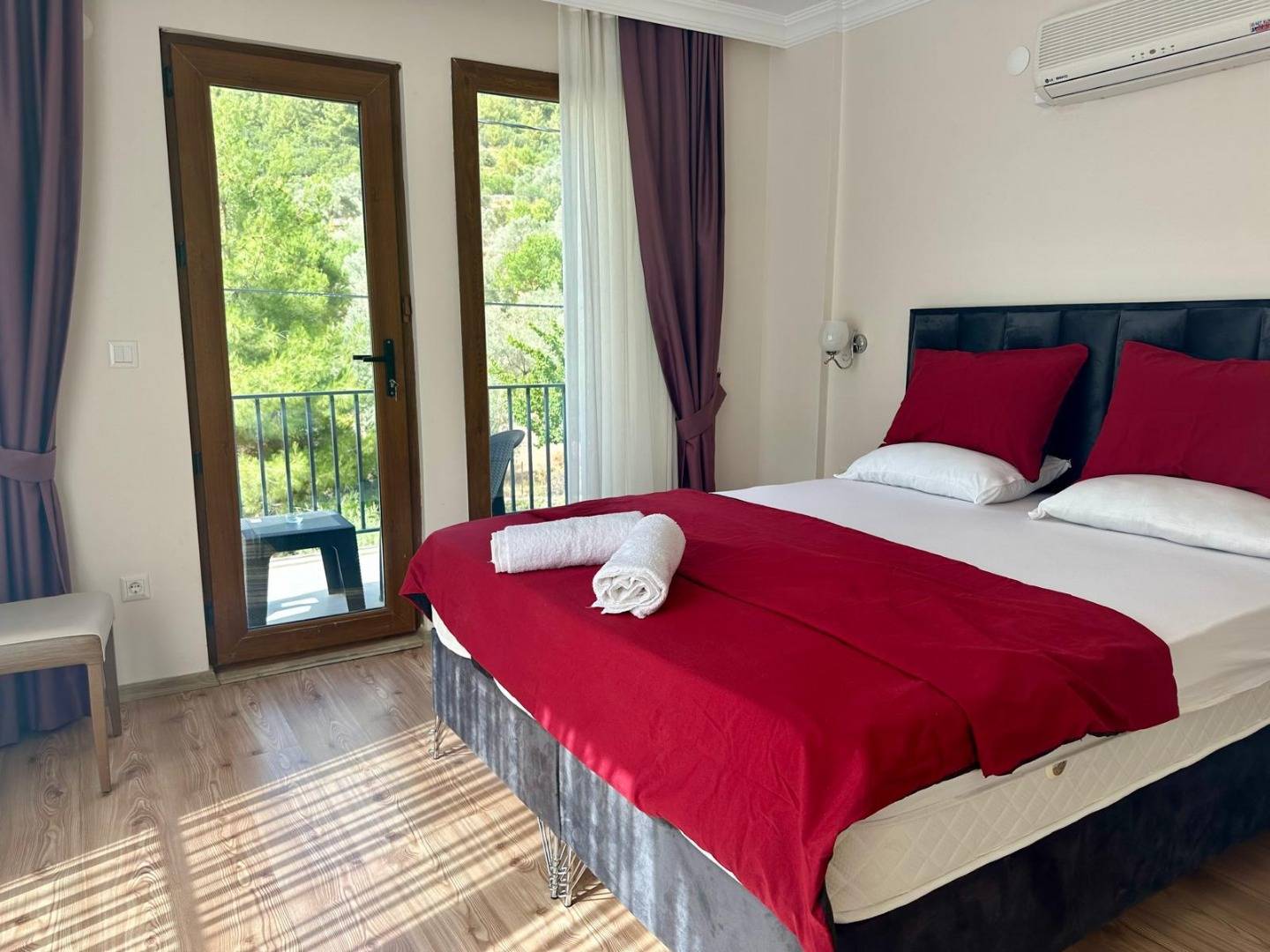 Fethiye Yeşilüzümlü'de Gözlerden Uzak Konumda, Özel Havuzlu, Geniş Villa
