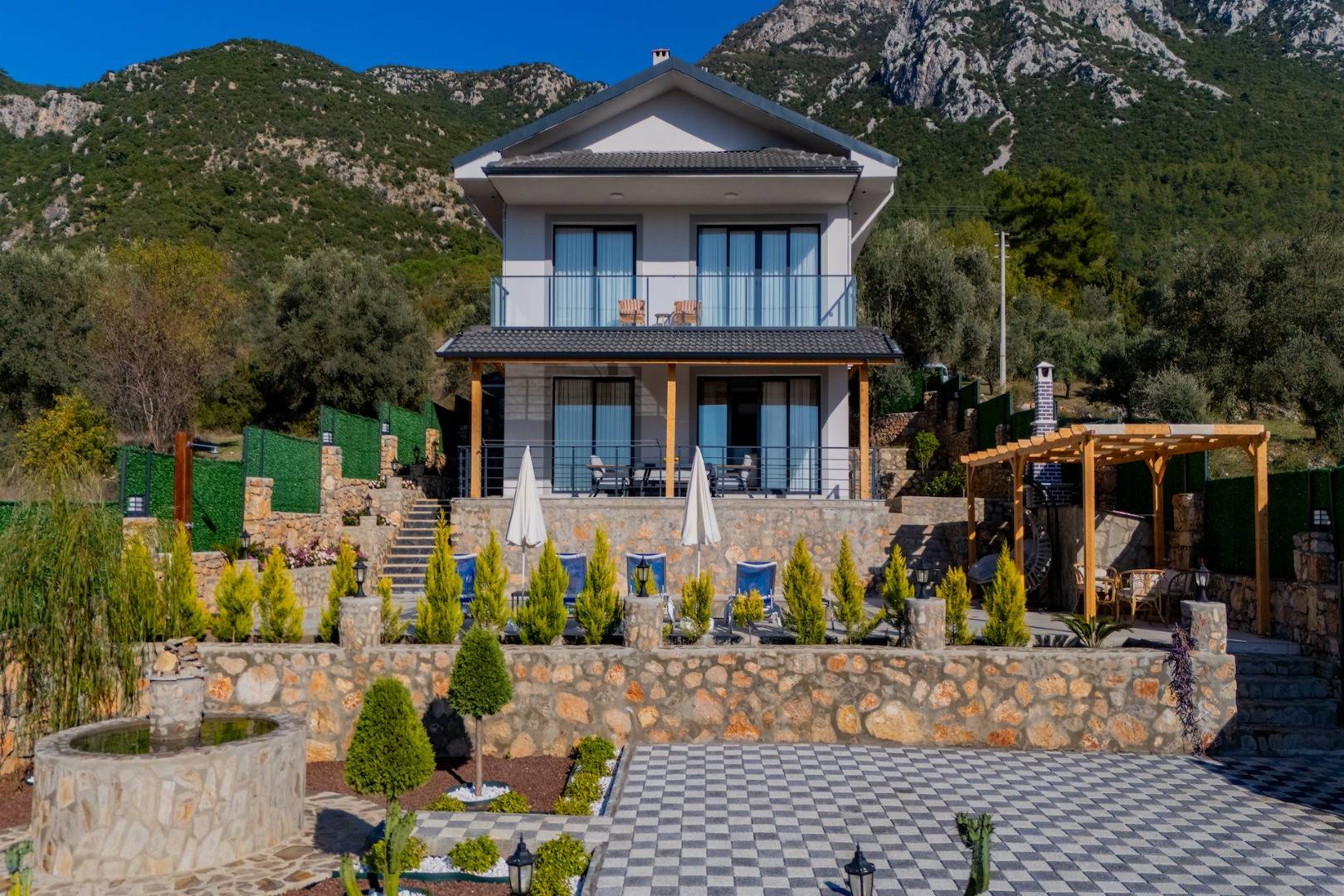 Fethiye Yeşilüzümlü'de Huzurlu Doğada, Özel Havuzlu, Konforlu Villa
