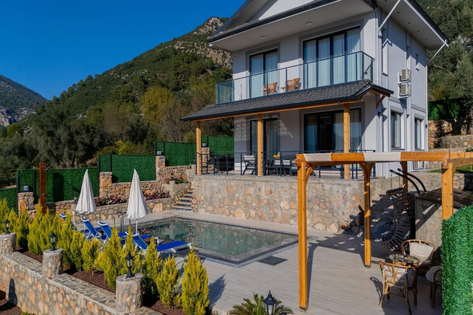 Fethiye Yeşilüzümlü'de Huzurlu Doğada, Özel Havuzlu, Konforlu Villa