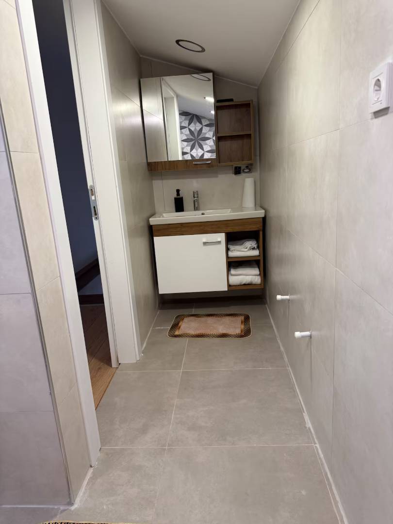 Foça Yenibağarası'nda Geniş Bahçe İçerisinde, Özel Havuzlu, 3+1 Villa