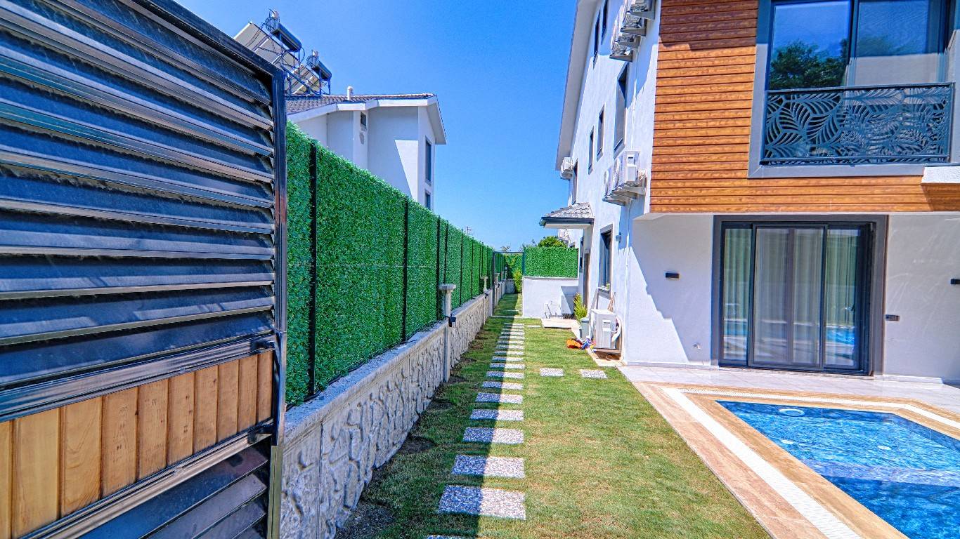 Göcek İnlice'de Sakin Konumda, Özel Havuzlu, İkiz Villa